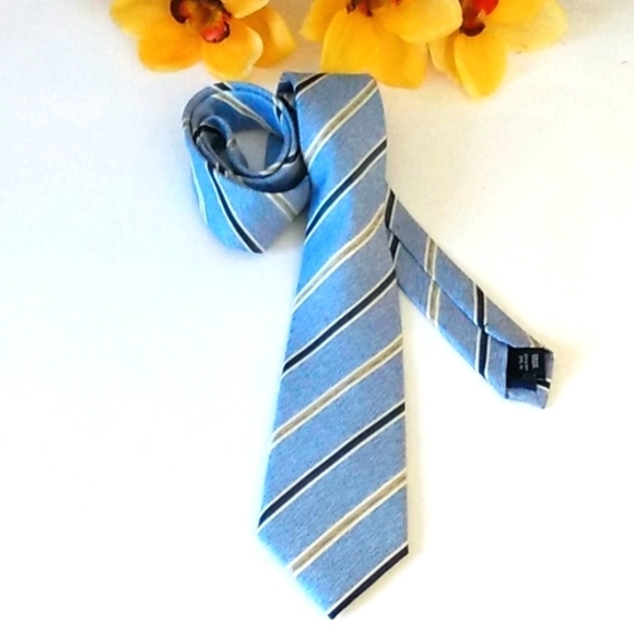 TED BAKER KNOTTED BLUE WHITE DIAGONAL STRIPES 100% SILK NECKTIE SIZE 60 "x 3" - Picture 1 of 7